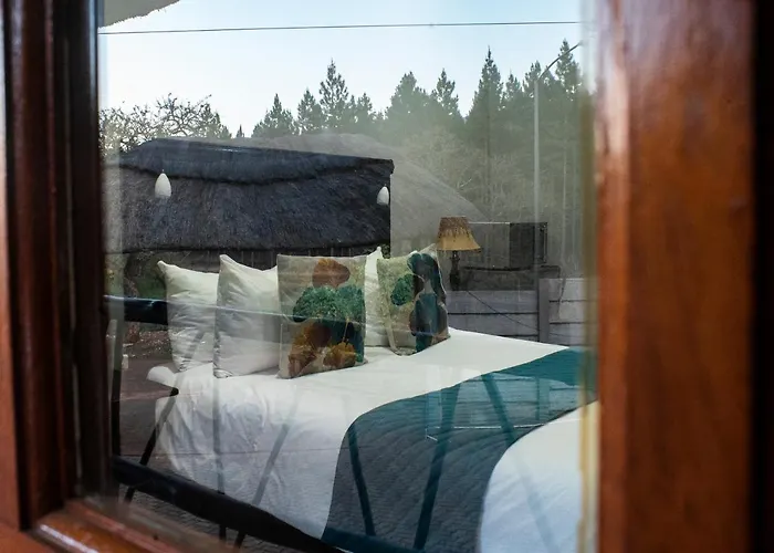 Forest Hills Lodge Modern Room